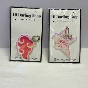 Bundle6♥️items for $20 Brand new iridescent Pink and White Acrylic Keychains